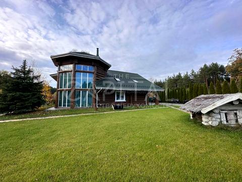 будинок за адресою вул. Світанкова, 1