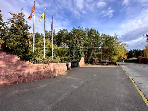 будинок за адресою вул. Світанкова, 1