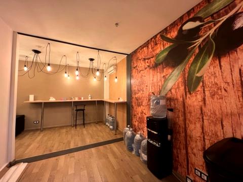 комерційна за адресою Антоновича вул. (Горького), 172