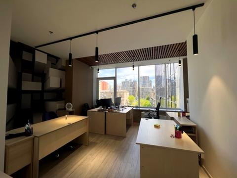 комерційна за адресою Антоновича вул. (Горького), 172