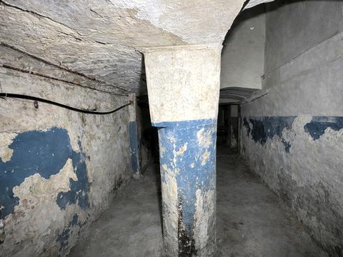 комерційна за адресою Івана Франка вул., 22