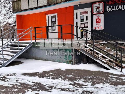 комерційна за адресою Космонавта Поповича вул. (Космонавта Волкова), 16