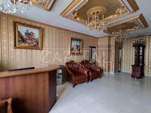 комерційна за адресою Анни Ахматової вул., 48