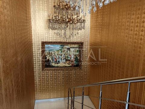 комерційна за адресою Анни Ахматової вул., 48