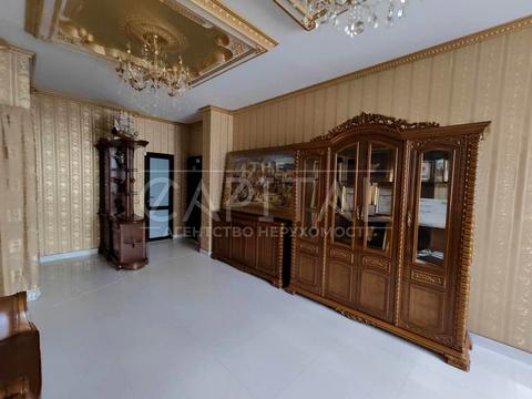 комерційна за адресою Анни Ахматової вул., 48