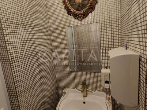 комерційна за адресою Анни Ахматової вул., 48