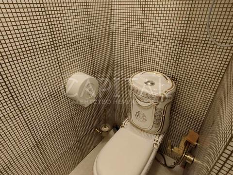 комерційна за адресою Анни Ахматової вул., 48