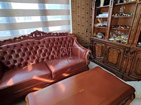 комерційна за адресою Анни Ахматової вул., 48