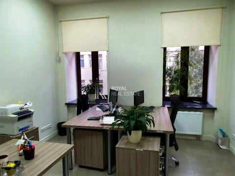 комерційна за адресою Несторівський пров., 8