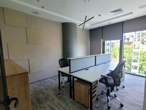 комерційна за адресою Болсуновська вул. (Сергія Струтинського), 13-15