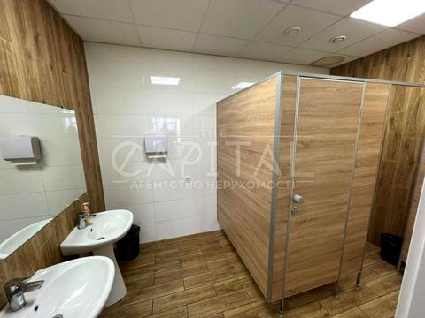 комерційна за адресою Київ, Анни Ахматової вул., 13е