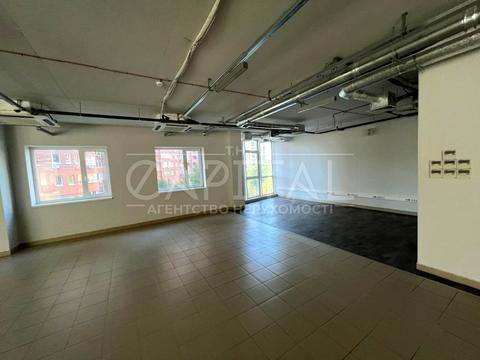 комерційна за адресою Київ, Анни Ахматової вул., 13е