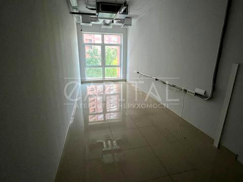 комерційна за адресою Київ, Анни Ахматової вул., 13е