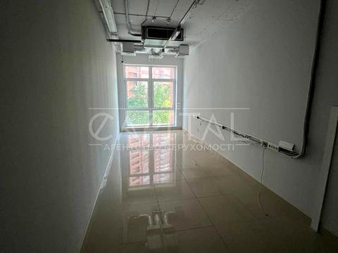 комерційна за адресою Київ, Анни Ахматової вул., 13е