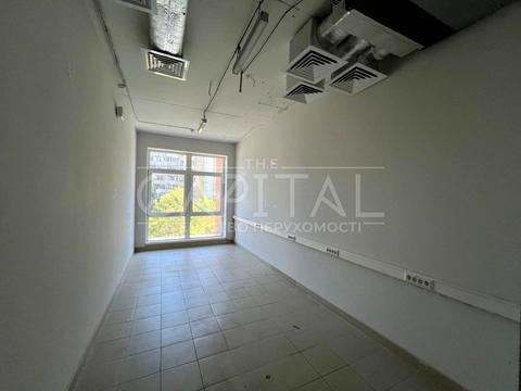 комерційна за адресою Київ, Анни Ахматової вул., 13е