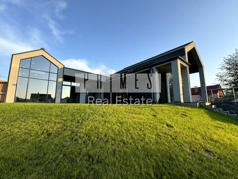 будинок за адресою Лугова