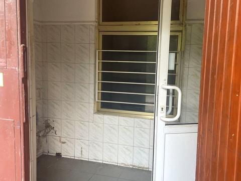 комерційна за адресою Тролейбусна вул., 7