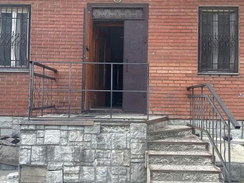 комерційна за адресою Тролейбусна вул., 7