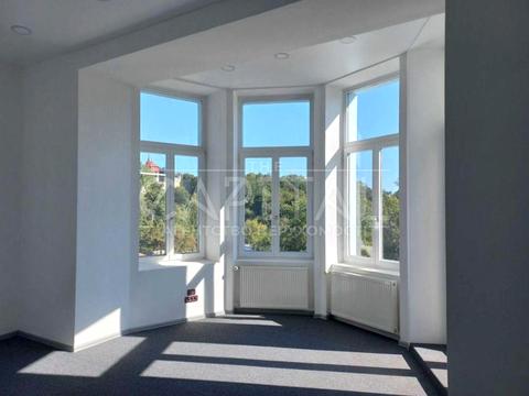 коммерческая по адресу Музейний пер., 4