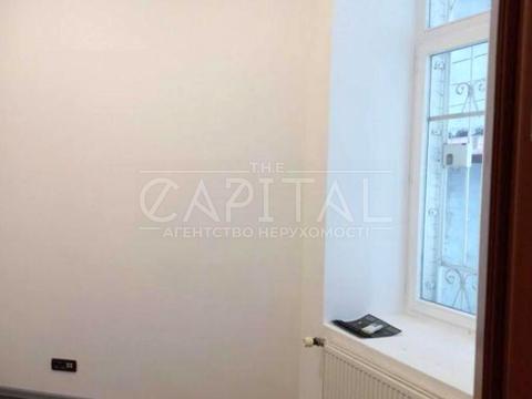 коммерческая по адресу Музейний пер., 4