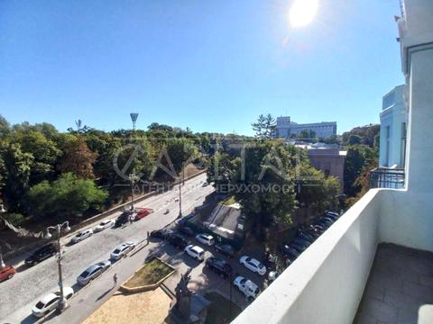 коммерческая по адресу Музейний пер., 4