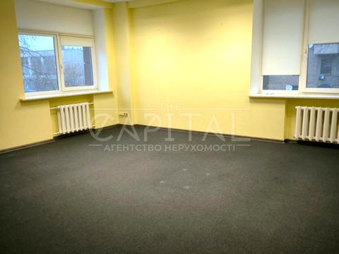 комерційна за адресою Ділова вул. (Димитрова), 5б