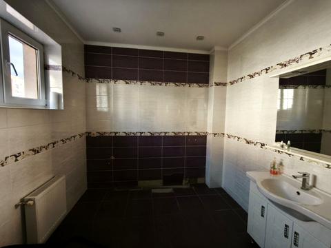 комерційна за адресою Бориса Тлехаса вул., 16