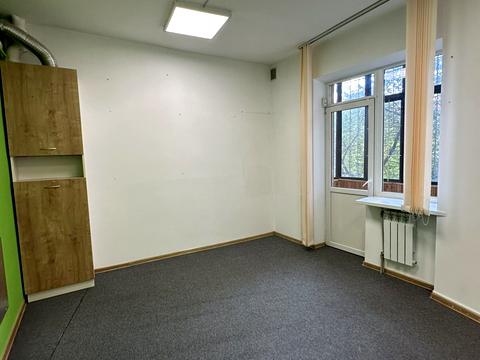 комерційна за адресою Переяславська вул., 19