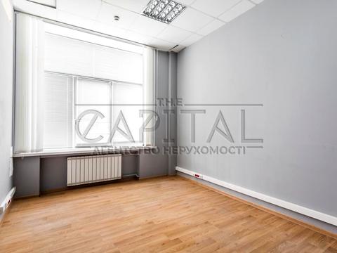 комерційна за адресою Василя Макуха вул. (Івана Шевцова), 1