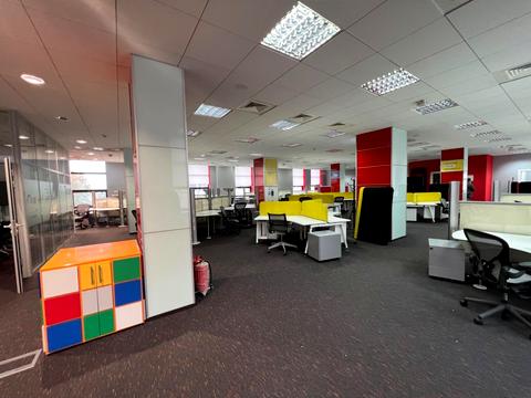 комерційна за адресою Новокостянтинівська вул., 18