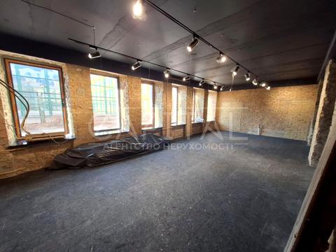 комерційна за адресою Костянтинівська вул., 27/29