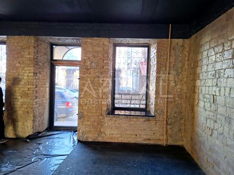 комерційна за адресою Костянтинівська вул., 27/29