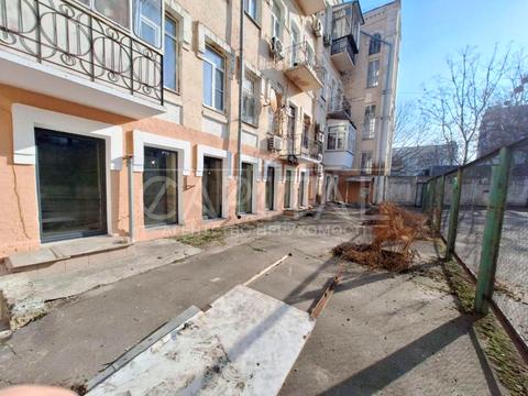 комерційна за адресою Костянтинівська вул., 27/29