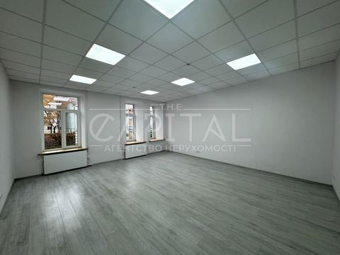 комерційна за адресою Жилянська вул., 31