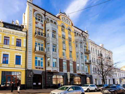 комерційна за адресою Контрактова пл., 10А