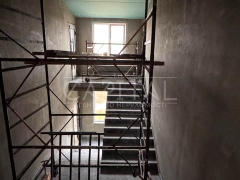 комерційна за адресою Райдужна, 1