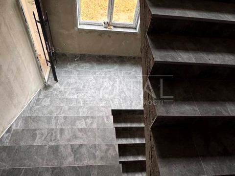 комерційна за адресою Райдужна, 1