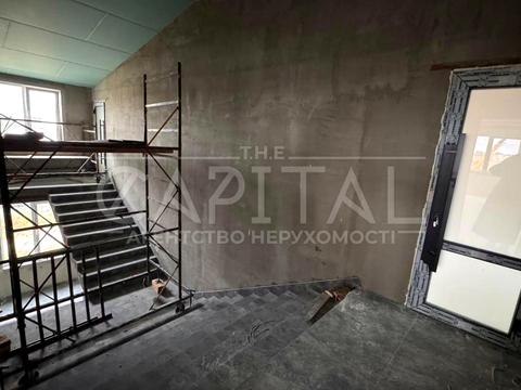 комерційна за адресою Райдужна, 1