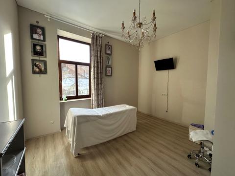 комерційна за адресою Корятовича пл., 3