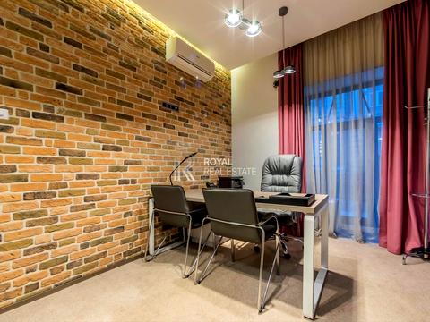 комерційна за адресою Воздвиженська вул., 22