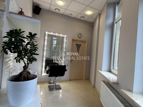 комерційна за адресою В'ячеслава Чорновола вул., 27