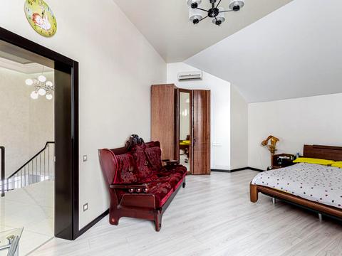 дом по адресу Київська вул.