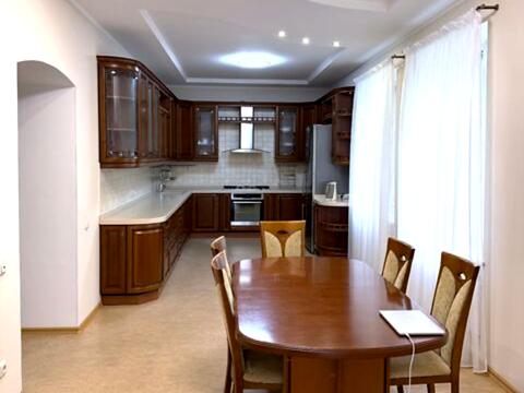 будинок за адресою смт. Козин, Київська вул.