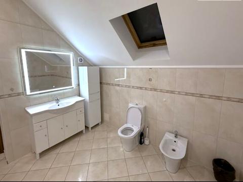 будинок за адресою смт. Козин, Київська вул.