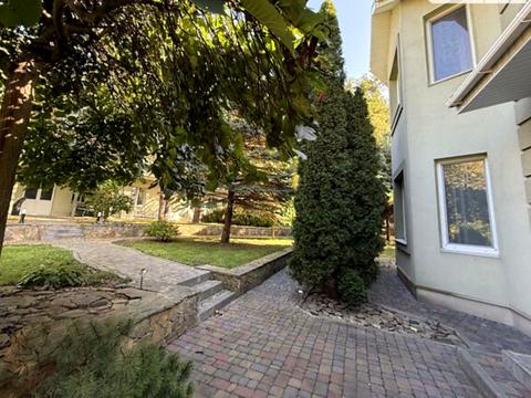 будинок за адресою смт. Козин, Київська вул.