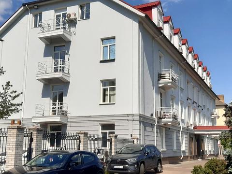 комерційна за адресою Верховної Ради бульв., 7