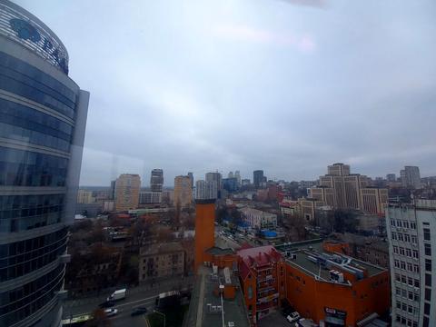 комерційна за адресою Королеви Єлизавети ІІ вул. (Глинки), 2