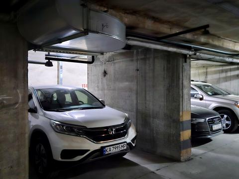 паркомісце за адресою Микільсько-Слобідська вул., 6