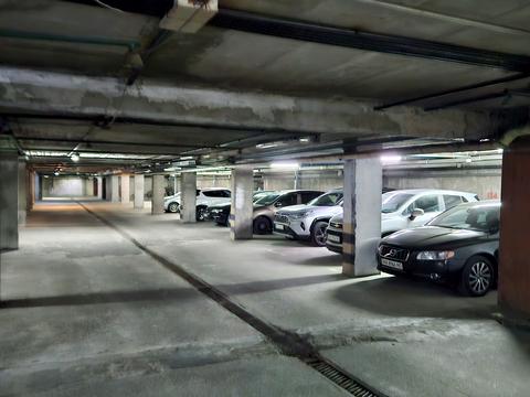 паркомісце за адресою Микільсько-Слобідська вул., 6