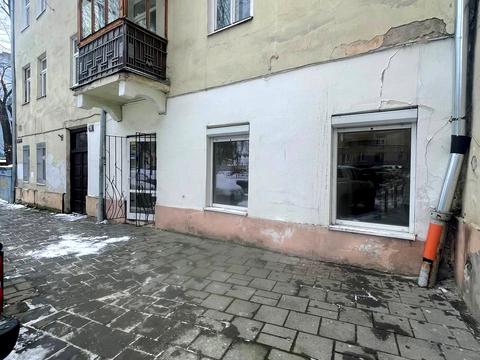 комерційна за адресою Підмурна вул., 24